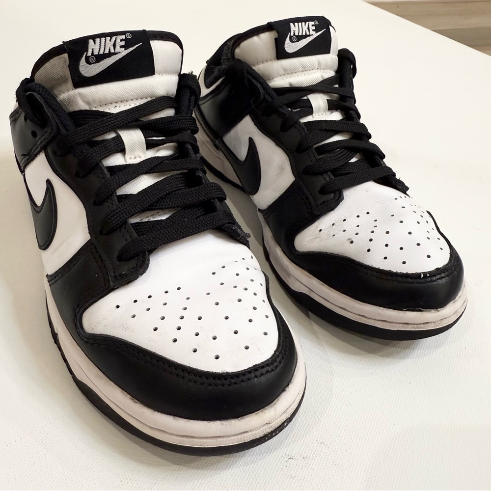 Nike Black White Low-Top Athletic Sneakers